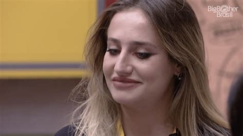 Live da Líder Bruna Griphao no BBB 23 tem flagra do banho de。